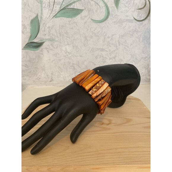 Orange Shell Stretch Bracelet For Women - Picture 1 of 3